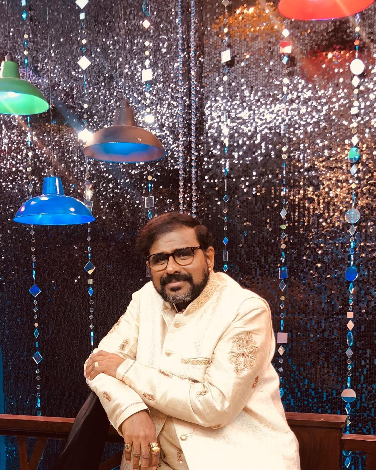 1993ൽ മഗ്‌രിബ് എന്ന സിനിമയ്ക്കാണ് രമേഷ് നാരായൺ ആദ്യമായി സംഗീതം നൽകുന്നത്. ഓഫ് ടോപിക് ചിത്രങ്ങൾക്ക് സംഗീതം നൽകിയ രമേഷ് നാരായൺ 'മകൾക്ക്' എന്ന ജയരാജ് ചിത്രത്തിലൂടെയാണ് ശ്രദ്ധേയനായകുന്നത്. (Image Courtesy : Instagram)