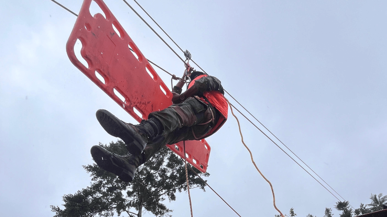 വയനാട് ദുരന്തത്തിൽ സർക്കാരിന് മറ്റൊന്ന് ആലോചിക്കേണ്ടി വന്നില്ല, സൈന്യം ഉടൻ തന്നെ സ്ഥലത്തേക്ക് എത്തിച്ചേർന്നു Credits: PTI