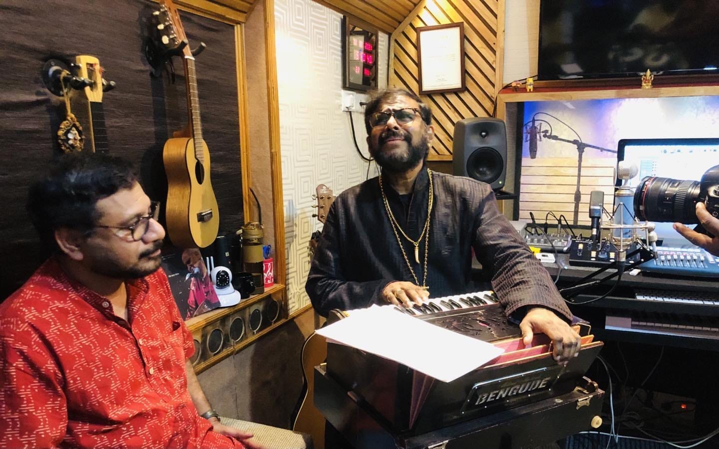 പണ്ഡിറ്റ് ജസ്രാജിൻ്റെ ശിഷ്യനായ രമേഷ് നാരായൺ ഡോക്യുമെൻ്ററി ടെലിവിഷൻ പരിപാടികൾക്ക് സംഗീതം നൽകിയാണ് സംഗീത സംവിധാന മേഖലയിലേക്ക് പ്രവേശിക്കുന്നത്. (Image Courtesy : Instagram)