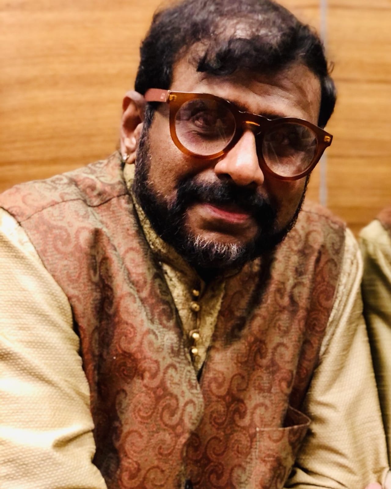 ഹിന്ദുസ്ഥാനി സംഗീതജ്ഞനും മലയാള സിനിമയിലെ സംഗീത സംവിധായകനുമാണ് രമേഷ് നാരായൺ. പണ്ഡിറ്റ് രമേഷ് നാരായൺ എന്നാണ് സംഗീത ലോകത്ത് അറിയപ്പെടുന്നത്. (Image Courtesy : Instagram)