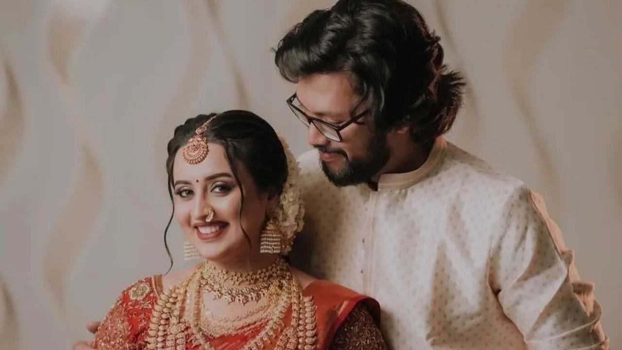 അർജുൻ ആണ് ഐശ്വര്യയു വരൻ, സ്റ്റാർ മാജിക് താരങ്ങളും സീരിയൽ താരങ്ങളുമടക്കം പങ്കെടുത്ത വിവാഹം സാമൂഹിക മാധ്യമങ്ങളിലും വൈറാലായിരുന്നു