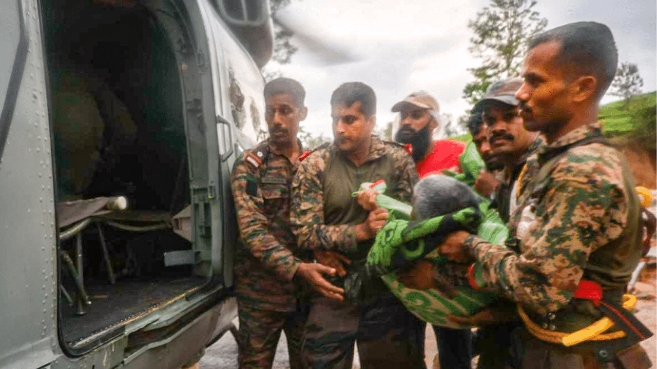 അതീവ ദുഷ്കരമായ രക്ഷാപ്രവർത്തനത്തിനാണ് സൈന്യം പങ്കാളിയായത് Credits: PTI