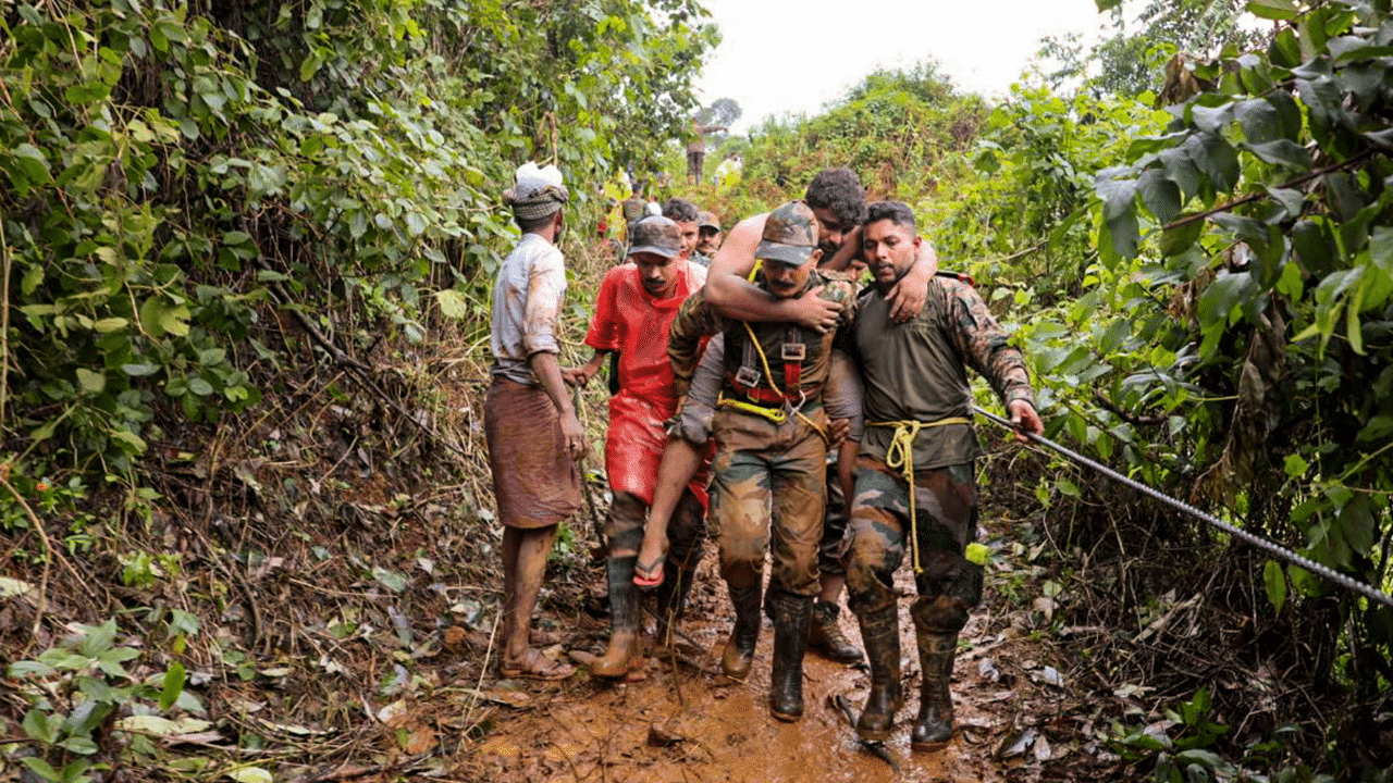 എല്ലാത്തവണയും പോലെ സൈന്യം എത്തിയതോടെ രക്ഷാപ്രവർത്തനത്തിന് വേഗത കൂടിയിട്ടുണ്ട് Credits: PTI