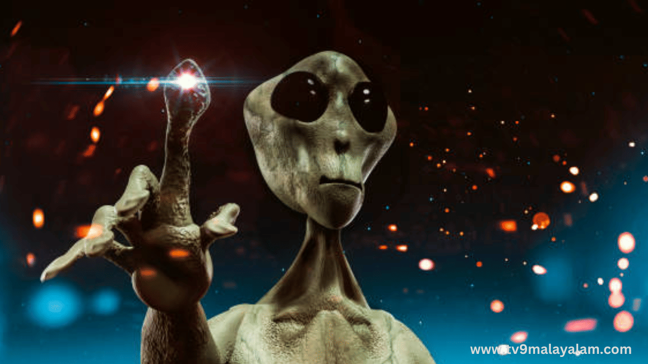 തിരിച്ചറിയപ്പെടാത്ത അസാധാരണ പ്രതിഭാസങ്ങളായാണ് നാസ അന്യ​ഗ്രഹജീവികളെ വിശേഷിപ്പിക്കുന്നത്. ഇവയെക്കുറിച്ച് വ്യക്തമായ തെളിവുകൾ ശേഖരിക്കുകയാണ് സംഘത്തിന്റെ ലക്ഷ്യം. യുഎസ് സർക്കാരും ഈ വിഷയത്തിൽ വിവരങ്ങൾ ശേഖരിക്കുന്നതിൽ അടുത്തകാലത്തായി കൂടുതൽ ശ്രദ്ധനൽകിവരുന്നതായി റിപ്പോർട്ടുകൾ പുറത്തുവന്നിരുന്നു. (​Image credits: FREEPIK) 

