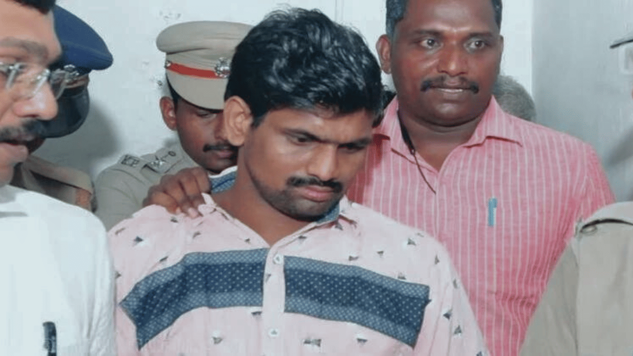 Aluva Child Murder: വാ​ഗ്ദാനങ്ങൾ വാക്കുകളിലൊതുങ്ങി...; നാടിനെ നടുക്കിയ ആലുവ പെൺകുട്ടിയുടെ കൊലപാതകത്തിന് ഇന്ന് ഒരു വർഷം