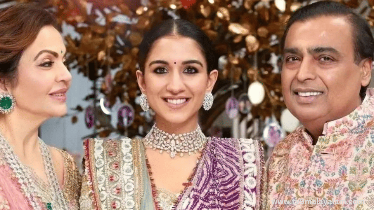 മുൻ യുകെ പ്രധാനമന്ത്രിമാരായ ടോണി ബ്ലെയർ, ബോറിസ് ജോൺസൺ, മുൻ യുഎസ് സ്റ്റേറ്റ് സെക്രട്ടറി ജോൺ കെറി, മുൻ കനേഡിയൻ പ്രധാനമന്ത്രി സ്റ്റീഫൻ ഹാർപ്പർ, മുൻ സ്വീഡിഷ് പ്രധാനമന്ത്രി കാൾ ബിൽഡ് എന്നിവർ ചടങ്ങിൽ എത്തുമെന്നാണ് പ്രതീക്ഷിക്കുന്നത്. രാഷ്ട്രീയ പ്രമുഖർക്കൊപ്പം സാംസങ് ഇലക്ട്രോണിക്സ് ചെയർമാൻ ജെയ് ലി, മുബദാല എംഡി ഖൽദൂൺ അൽ മുബാറക്, ബിപി സിഇഒ മുറെ ഓച്ചിൻക്ലോസ്, ലോക്ക്ഹീഡ് മാർട്ടിൻ സിഇഒ ജെയിംസ് ടെയ്‌ക്ലെറ്റ്, എറിക്സൺ സിഇഒ ബോർജെ ടെമസ് സിഇഒ, അരാംകോ സിഇഒ അമിൻ നാസർ എന്നിവരും വിവാഹത്തിന് എത്തുന്നുണ്ട്. (Image credits: Instagram)