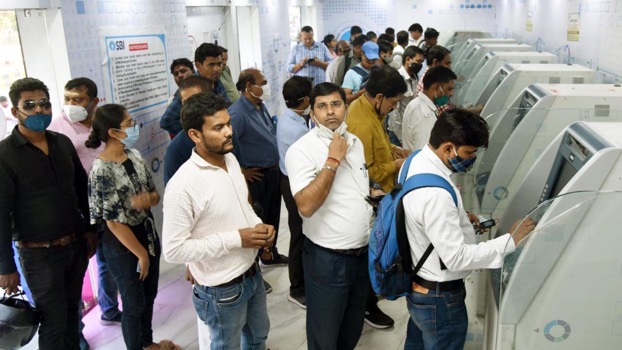 Cardless ATM Withdrawals : കാർഡ് വേണ്ട, മൊബൈൽ മാത്രം മതി; എടിഎമ്മിൽ നിന്നും പണം പിൻവലിക്കാം ഇങ്ങനെ Cardless ATM Withdrawals : കാർഡ് വേണ്ട, മൊബൈൽ മാത്രം മതി; എടിഎമ്മിൽ നിന്നും പണം പിൻവലിക്കാം ഇങ്ങനെ