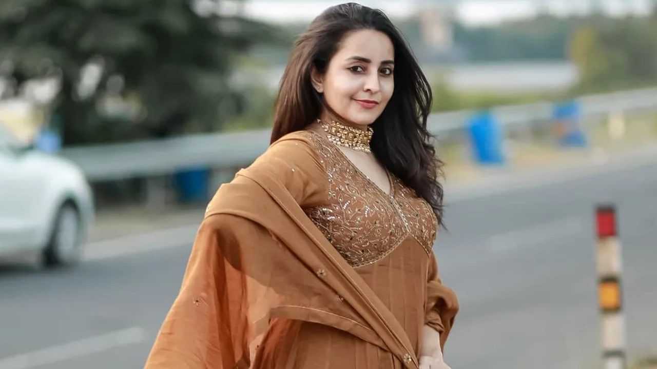 Actress Bhama : സ്ത്രീധനം കൊടുത്ത് വിവാഹം കഴിക്കരുതെന്നാണ് ഉദ്ദേശിച്ചത്; വൈറൽ പോസ്റ്റിൽ വിശദീകരണവുമായി നടി ഭാമ