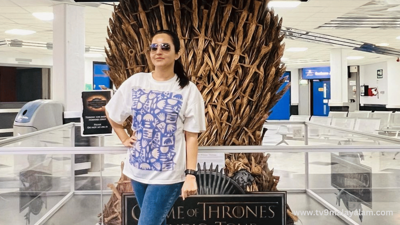 2020 ജനുവരിയിലായിരുന്നു ഭാമയുടെ വിവാഹം. അരുൺ എന്നായിരുന്നു വരൻ്റെ പേര്. ഇരുവരും വേർപിരിഞ്ഞു എന്ന തരത്തിൽ സമൂഹ മാധ്യമങ്ങളിൽ ഏറെക്കാലമായി അഭ്യൂഹങ്ങൾ ശക്തമാണ്.  ഭാമ തന്റെ പേരിനൊപ്പമുള്ള ഭർത്താവിന്റെ പേര് ഒഴിവാക്കിയതും ഭർത്താവിനൊപ്പമുള്ള ചിത്രങ്ങൾ സാമൂഹിക മാധ്യമങ്ങളിൽ നിന്ന് കളഞ്ഞതുമായിരുന്നു അതിന് പ്രധാനകാരണം. (Image courtesy: Instagram)  
