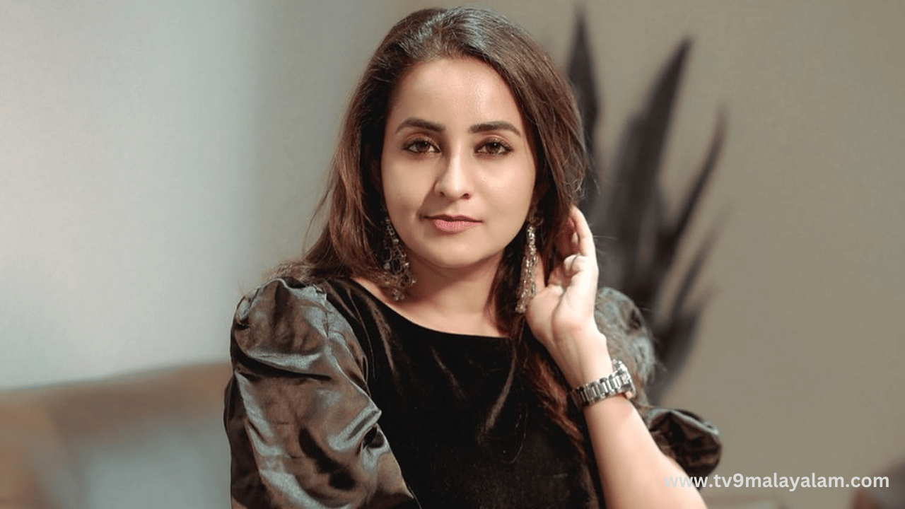 കുറച്ചുനാൾക്കുമുമ്പ് മകൾ ഗൗരിയുടെ ചിത്രം പങ്കുവെച്ച് കൊണ്ട് താനൊരു സിംഗിൾ മദറാണെന്ന് ഭാമ പറഞ്ഞിരുന്നു. ഒരു ‘സിംഗിൾ മദർ’ ആയപ്പോൾ താൻ കൂടുതൽ ശക്തയായി മാറിയെന്നും ഭാമ പറഞ്ഞിരുന്നു. (Image courtesy: Instagram) 
