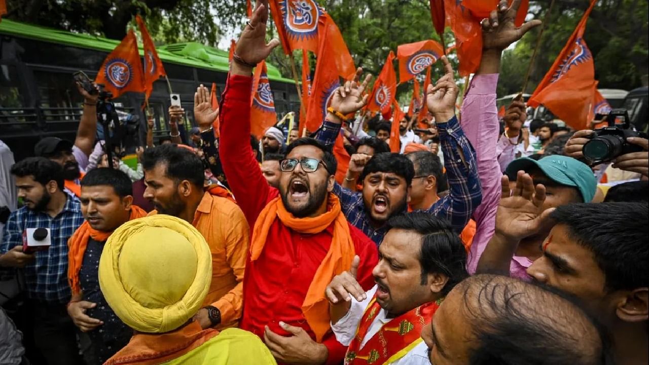 Bajrang Dal: പള്ളി നിര്‍മിക്കുന്നത് ലവ് ജിഹാദിന് കാരണമാകും; പ്രതിഷേധിച്ച് ബജ്‌റംഗ്ദള്‍ പ്രവര്‍ത്തകര്‍