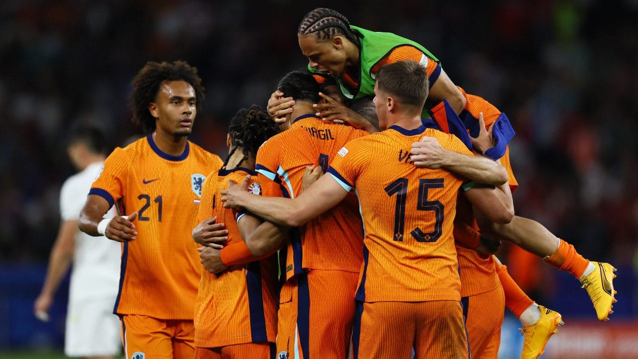 യൂറോ കപ്പ് അവസാനത്തിലേക്കടുക്കുകയാണ്. യൂറോപ്പിൻ്റെ ഫുട്ബോൾ ജേതാക്കളെ കണ്ടെത്താനുള്ള ടൂർണമെൻ്റ് അവസാന നാലിലേക്ക് ചുരുങ്ങിയിരിക്കുകയാണ്. സ്പെയിനും ഫ്രാൻസും ഇംഗ്ലണ്ടും നെതർലൻഡ്സുമാണ് സെമി യോഗ്യത നേടിയ ടീമുകൾ. ഈ ടീമുകളിൽ ചില നല്ല താരങ്ങലും കളിക്കുന്നുണ്ട്. സെമിയിൽ മികച്ച പ്രകടനം നടത്താൻ സാധ്യതയുള്ള നാല് താരങ്ങൾ ആരൊക്കെയെന്ന് പരിശോധിക്കാം. 