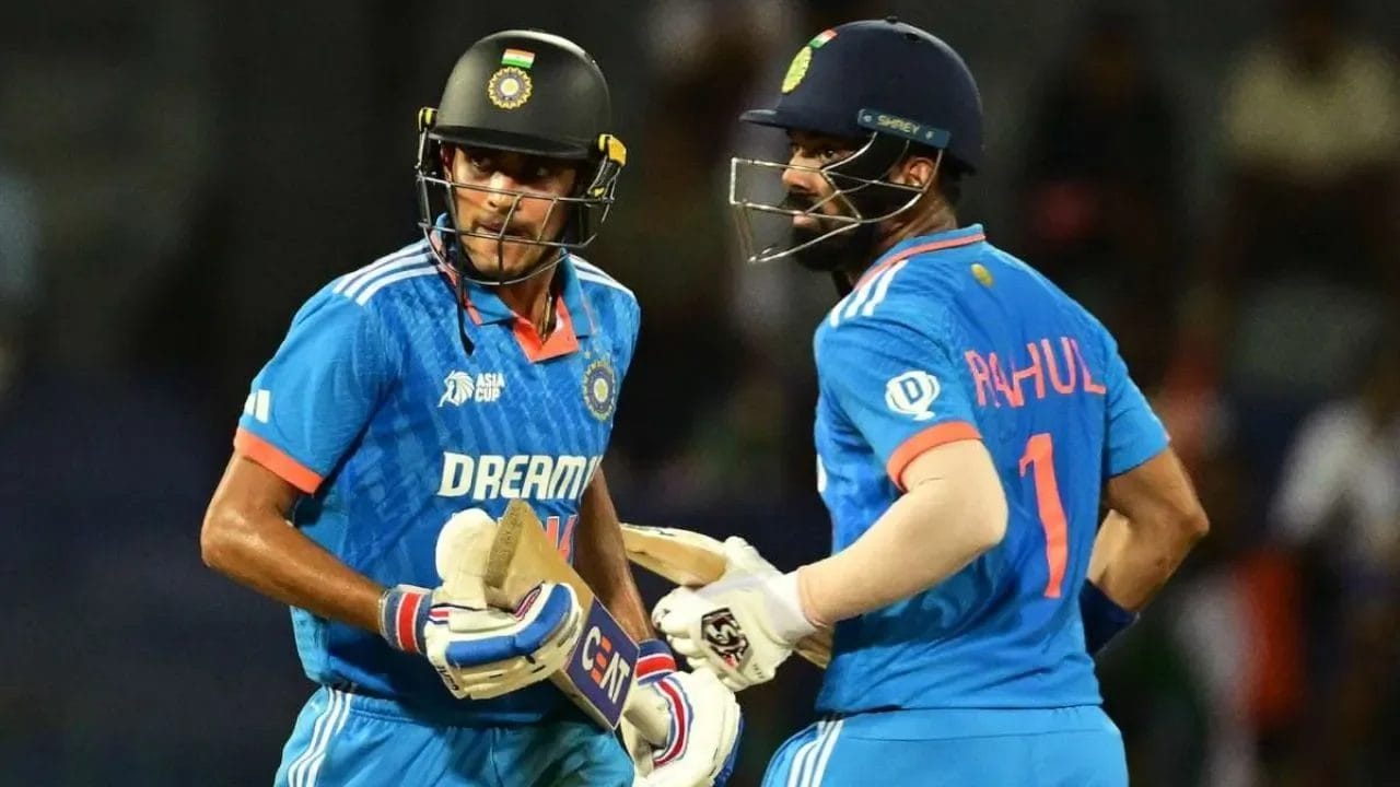 പര്യടനത്തിലെ ഏകദിന പരമ്പരയിൽ നിന്ന് ഹാർദിക് വിട്ടുനിൽക്കാൻ തീരുമാനിച്ചിരുന്നു. വ്യക്തിപരമായ കാരണങ്ങൾ ചൂണ്ടിക്കാട്ടി ബ്രേക്ക് നൽകണമെന്നാണ് ഹാർദികിൻ്റെ ആവശ്യം. ഏകദിനത്തിൽ കെഎൽ രാഹുൽ, ശുഭ്മൻ ഗിൽ എന്നിവരെയാണ് താത്കാലിക ക്യാപ്റ്റനായി പരിഗണിക്കുന്നത്. 