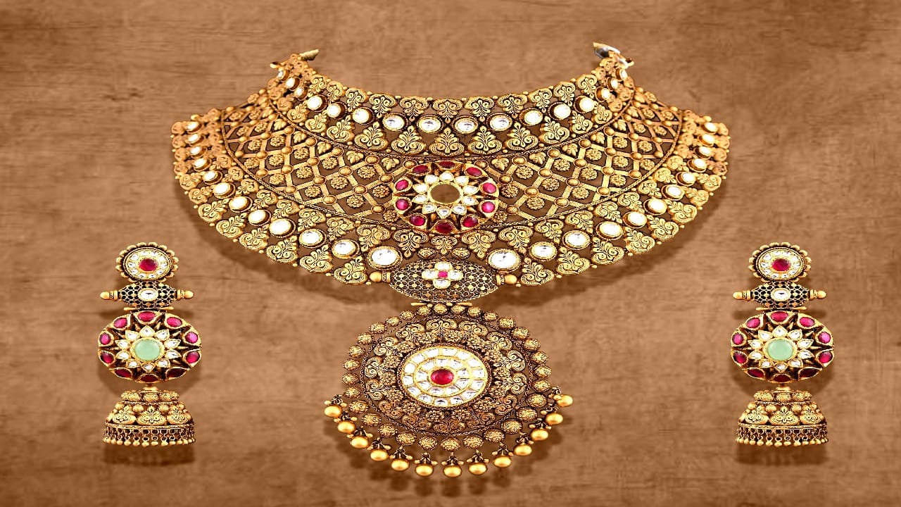 ജൂണ്‍ ഏഴിനായിരുന്നു കഴിഞ്ഞ മാസത്തെ ഏറ്റവും ഉയര്‍ന്ന നിരക്ക് രേഖപ്പെടുത്തിയത്. ഗ്രാമിന് 6,760 രൂപയും പവന് 54,080 രൂപയുമായിരുന്നു അന്ന് രേഖപ്പെടുത്തിയത്. ഏറ്റവും കുറഞ്ഞ നിരക്ക് രേഖപ്പെടുത്തിയത് ജൂണ്‍ 8 മുതല്‍ 10 വരെ വരെയും. അന്ന് ഗ്രാമിന് 6,570 രൂപയും പവന് 52,560 രൂപയുമായിരുന്നു വില.