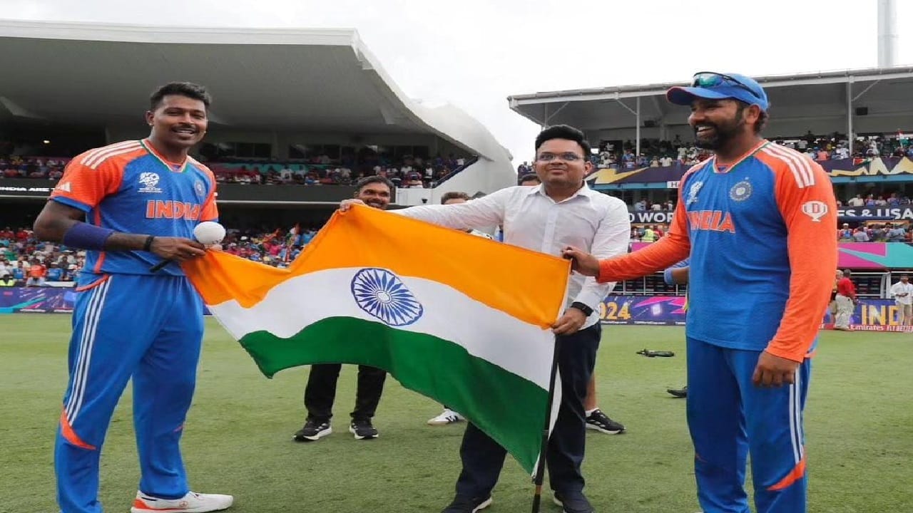 ഫൈനലിന് പിന്നാലെ രോഹിത് വിരമിച്ചു. ഹാര്‍ദിക്കിന് പുതിയ റോള്‍ നല്‍കാതെ സെലക്ടര്‍മാരും പുതിയ ഹെഡ് കോച്ച് ഗൗതം ഗംഭീറും ചേര്‍ന്ന് സൂര്യകുമാറിനെ തിരഞ്ഞെടുത്തു. ഇത് വലിയ അമ്പരപ്പാണ് ഉണ്ടാക്കിയത്. Instagram Image