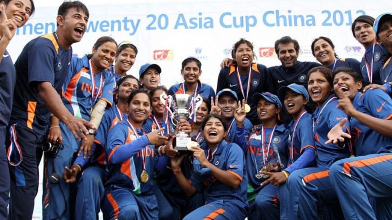 ഏറ്റവുമധികം ഏഷ്യാ കപ്പുള്ള ടീം ഇന്ത്യയാണ്. ആകെ ഏഴ് തവണയാണ് ഇന്ത്യ കപ്പടിച്ചത്. ടൂർണമെൻ്റ് നടന്നത് വെറും എട്ട് തവണ. ഇതിൽ ഒരു തവണ ഒഴികെ ബാക്കി എല്ലാ തവണയും ഇന്ത്യ ജേതാക്കളായി. 2018 ൽ ഇന്ത്യയെ വീഴ്ത്തി കിരീടമുയർത്തിയ ബംഗ്ലാദേശ് ഒരുതവണ ചാമ്പ്യന്മാരായി.