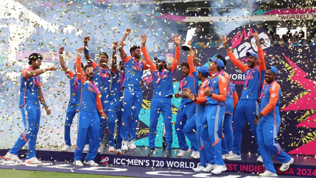 T20 World Cup : അതിതീവ്ര ചുഴലിക്കാറ്റ് മുന്നറിയിപ്പ്; നാട്ടിലേക്ക് മടങ്ങാനാവാതെ ഇന്ത്യൻ ക്രിക്കറ്റ് ടീം