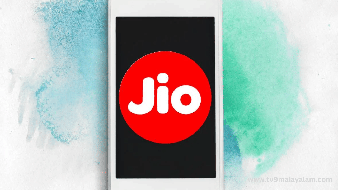 എയർടെൽ നൽകുന്ന 979രൂപയുടെ പ്ലാനിൽ 2 ജിബി പ്രതിദിന ഡാറ്റ, ദിവസേന 100 എസ്എംഎസ്, അൺലിമിറ്റഡ് വോയ്‌സ് കോൾ എന്നിവ 84 ദിവസത്തെ വാലിഡിറ്റിയിൽ ലഭിക്കും. 5ജി ഡാറ്റയും ഇതിൽ ഉൾപ്പെടുന്നു. 56 ദിവസത്തെ സൗജന്യ ആമസോൺ പ്രൈം അംഗത്വവും എയർടെൽ ഈ പ്ലാനിൽ വാഗ്ദാനം ചെയ്യുന്നു.
