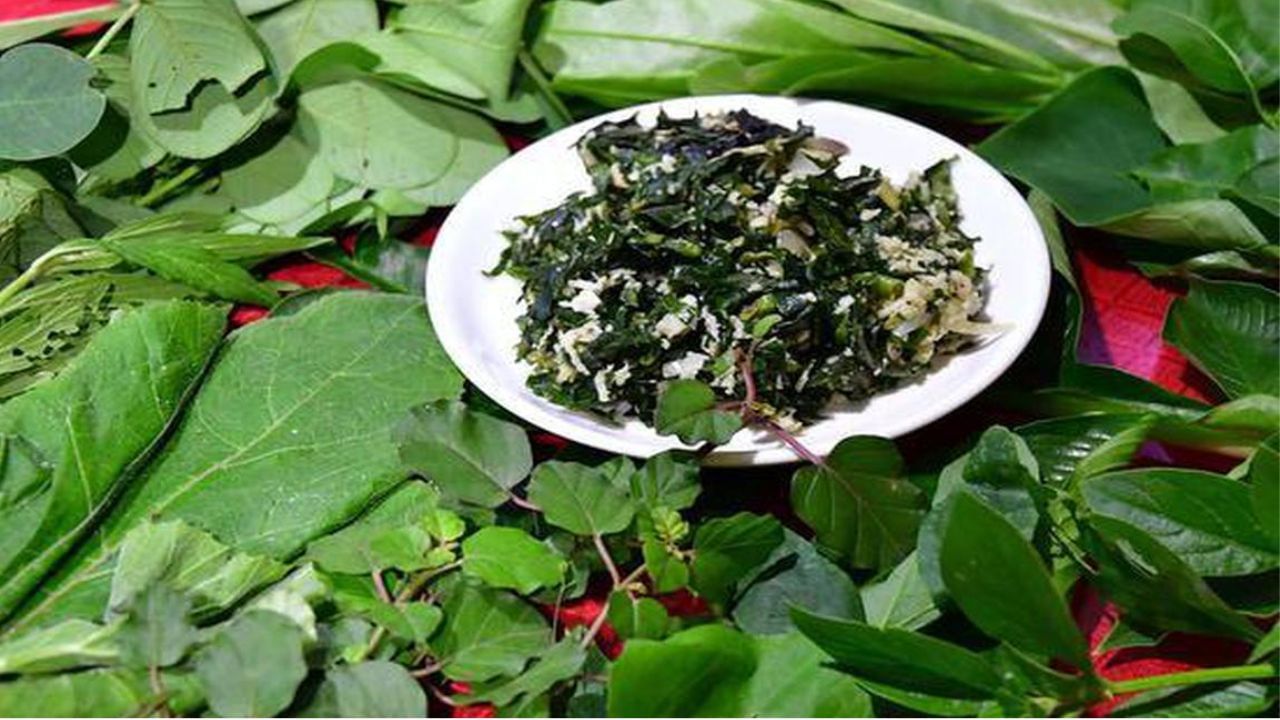 പത്തിലത്തോരൻ - കുടങ്ങൽ ഇല, പൊന്നാരിവീരൻ, പൂവാംകുറുന്തൽ, ചീര ചേമ്പ്, ചീര, തഴുതാമ, കോവൽ ഇല, പയറില, മത്തൻ ഇല, തകര തുടങ്ങിയ ഇലകൾ ചേർത്തുണ്ടാക്കുന്ന തോരാനാണിത്. ശരീരത്തിനു ഇതേറെ ​ഗുണം ചെയ്യും.