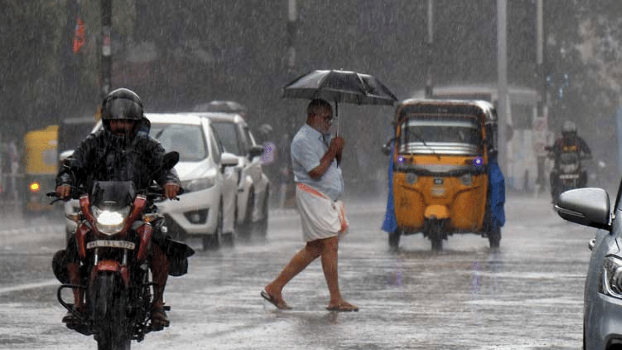 Kerala Rain Alerts : സംസ്ഥാനത്ത് മഴ കുറയുന്നു? ഇന്ന് ഒരു ജില്ലയിലും ഓറഞ്ച് അലർട്ട് ഇല്ല; അഞ്ച് ജില്ലകളിൽ യെല്ലോ അലർട്ട്