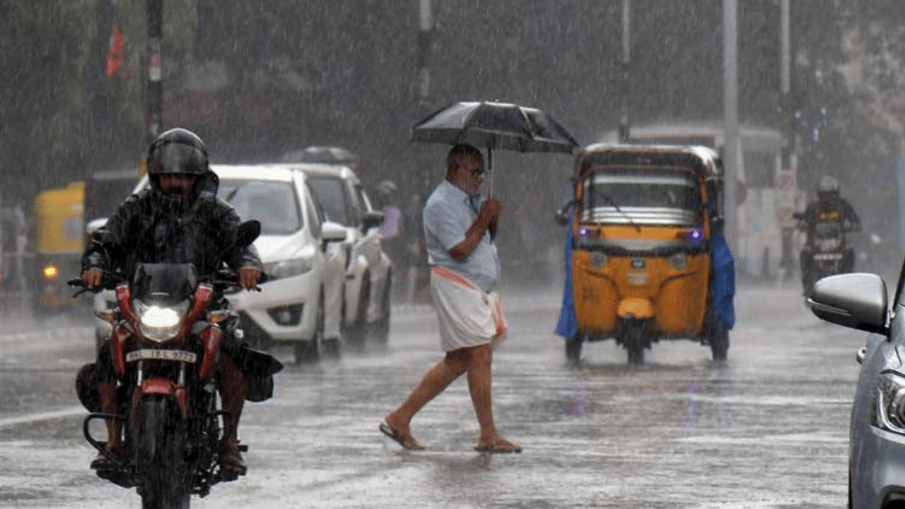 Kerala Rain Alerts : സംസ്ഥാനത്ത് ശനിയാഴ്ച മുതൽ മഴ ശക്തമാകാൻ സാധ്യത; മൂന്ന് ജില്ലകളിൽ യെല്ലോ അലർട്ട്