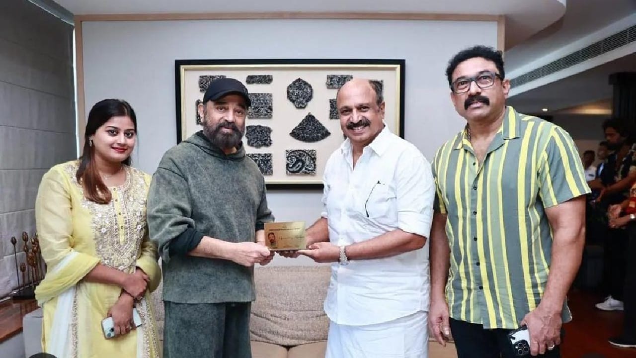 മലയാള സിനിമാതരങ്ങളുടെ സംഘടനയായ അമ്മയില്‍ അംഗത്വമെടുത്ത് നടന്‍ കമല്‍ഹാസന്‍. അമ്മയുടെ ഔദ്യോഗിക സോഷ്യല്‍ മീഡിയ പേജിലൂടെയാണ് ഈ വിവരം പങ്കുവെച്ചത്.
Instagram Image