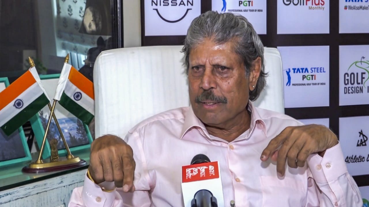 കപില്‍ ദേവ്- ഇന്ത്യന്‍ ക്രിക്കറ്റിലെ ഇതിഹാസ താരമായിരുന്ന കപില്‍ ദേവിനും സ്വന്തമായി വിമാനമുണ്ട്.
PTI Image