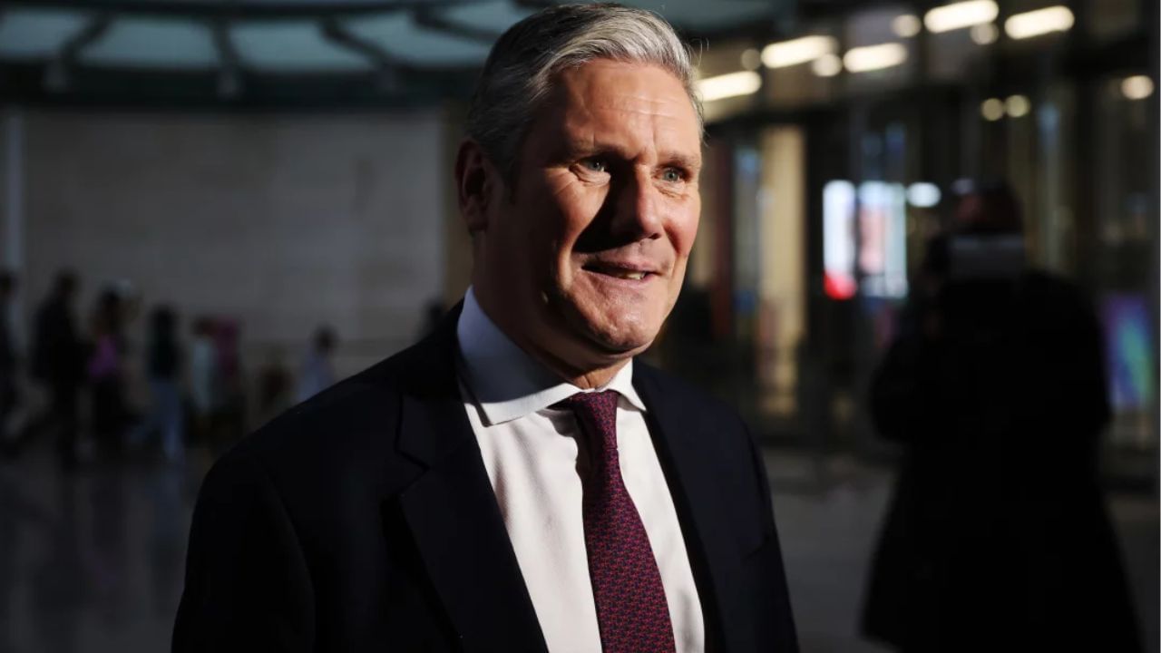 Keir Starmer: ഋഷി സുനക്ക് പടിയിറങ്ങുമ്പോൾ ഇനി വരുന്നത് കെയർ സ്റ്റാർമറിന്റെ കാലം; അറിയാം പുതിയ ബ്രിട്ടീഷ് പ്രധാനമന്ത്രിയെപ്പറ്റി Keir Starmer: ഋഷി സുനക്ക് പടിയിറങ്ങുമ്പോൾ ഇനി വരുന്നത് കെയർ സ്റ്റാർമറിന്റെ കാലം; അറിയാം പുതിയ ബ്രിട്ടീഷ് പ്രധാനമന്ത്രിയെപ്പറ്റി