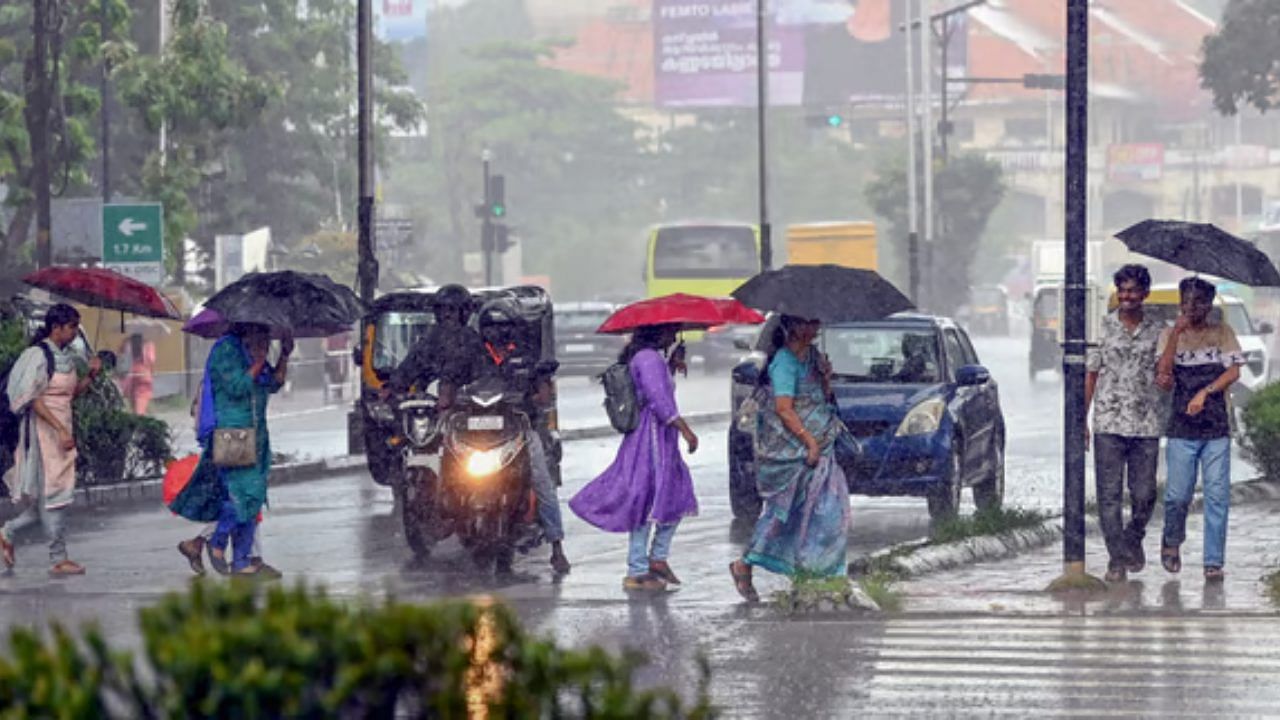 Kerala Rain Alerts : ഇന്ന് രണ്ട് ജില്ലകളിൽ മാത്രം മഴ മുന്നറിയിപ്പ്; കേരള , ലക്ഷദ്വീപ് തീരങ്ങളിലെ മത്സ്യബന്ധനത്തിനുള്ള വിലക്ക് നീക്കി