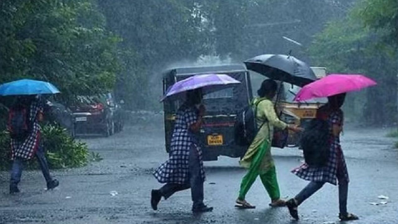 Kerala Rain Alerts : സംസ്ഥാനത്ത് ഇന്ന് 10 ജില്ലകളിൽ ഓറഞ്ച് അലർട്ട്; വയനാട്ടിൽ വിദ്യാഭ്യാസ സ്ഥാപനങ്ങൾക്ക് അവധി