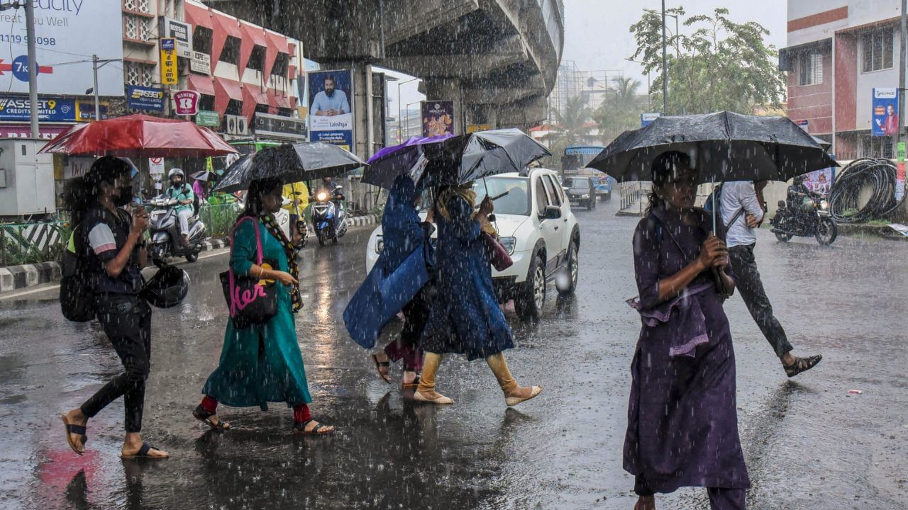 Kerala Rain Holiday : ഇന്ന് അഞ്ച് ജില്ലകളിൽ ഓറഞ്ച് അലർട്ട്; എട്ട് ജില്ലകളിലെ വിദ്യാഭ്യാസ സ്ഥാപനങ്ങൾക്ക് അവധി