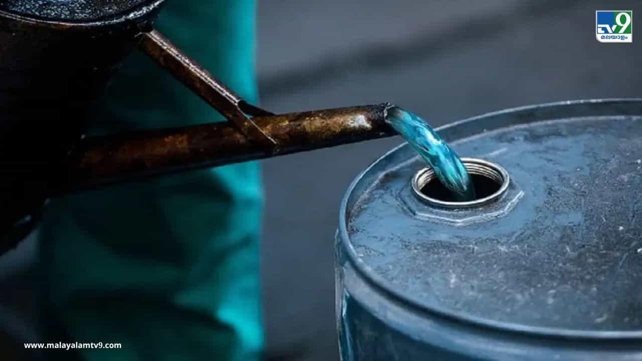 Kerala Ration Kerosene: നിങ്ങളുടെ റേഷൻ കടയിൽ ഇനി മണ്ണെണ്ണ കിട്ടിയേക്കില്ല, പുതിയ നിയമം ഇങ്ങനെ Kerala Ration Kerosene: നിങ്ങളുടെ റേഷൻ കടയിൽ ഇനി മണ്ണെണ്ണ കിട്ടിയേക്കില്ല, പുതിയ നിയമം ഇങ്ങനെ