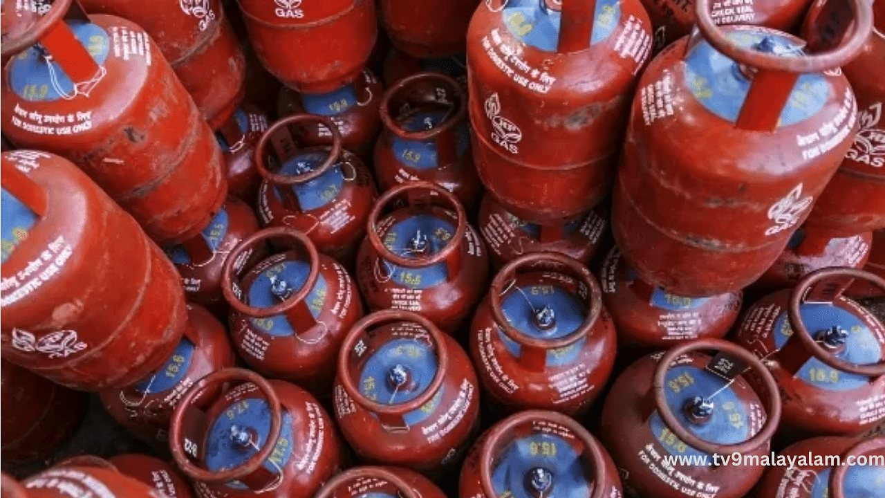 LPG Cylinder Price : വാണിജ്യ ആവശ്യങ്ങൾക്കുള്ള പാചക വാതക വിലയിൽ കുറവ്; 19 കിലോ സിലിണ്ടറിന് കുറഞ്ഞത് 31 രൂപ