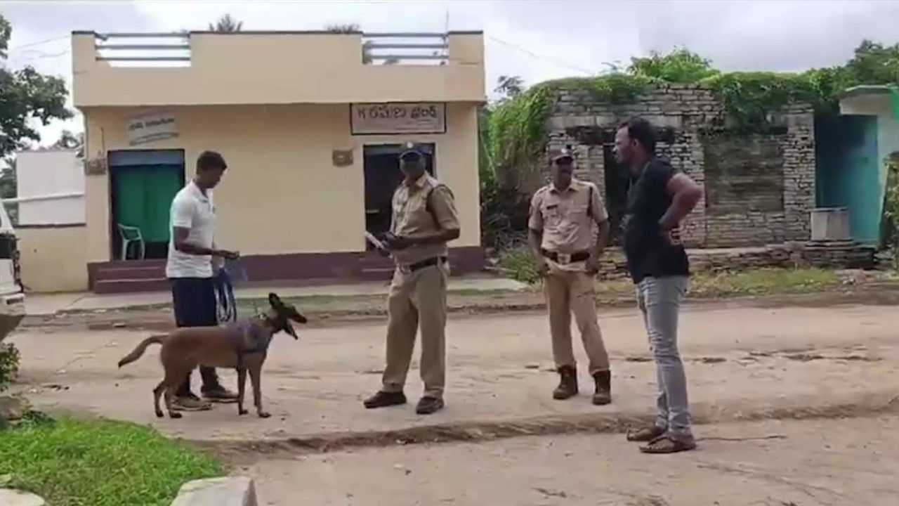 Minor Rape : അശ്ലീല വിഡിയോയിൽ കണ്ടത് അനുകരിക്കാൻ ശ്രമിച്ചു; പ്രായപൂർത്തിയാവാത്ത ആൺകുട്ടികൾ ചേർന്ന് എട്ട് വയസുകാരിയെ പീഡിപ്പിച്ച് കൊന്നു Minor Rape : അശ്ലീല വിഡിയോയിൽ കണ്ടത് അനുകരിക്കാൻ ശ്രമിച്ചു; പ്രായപൂർത്തിയാവാത്ത ആൺകുട്ടികൾ ചേർന്ന് എട്ട് വയസുകാരിയെ പീഡിപ്പിച്ച് കൊന്നു