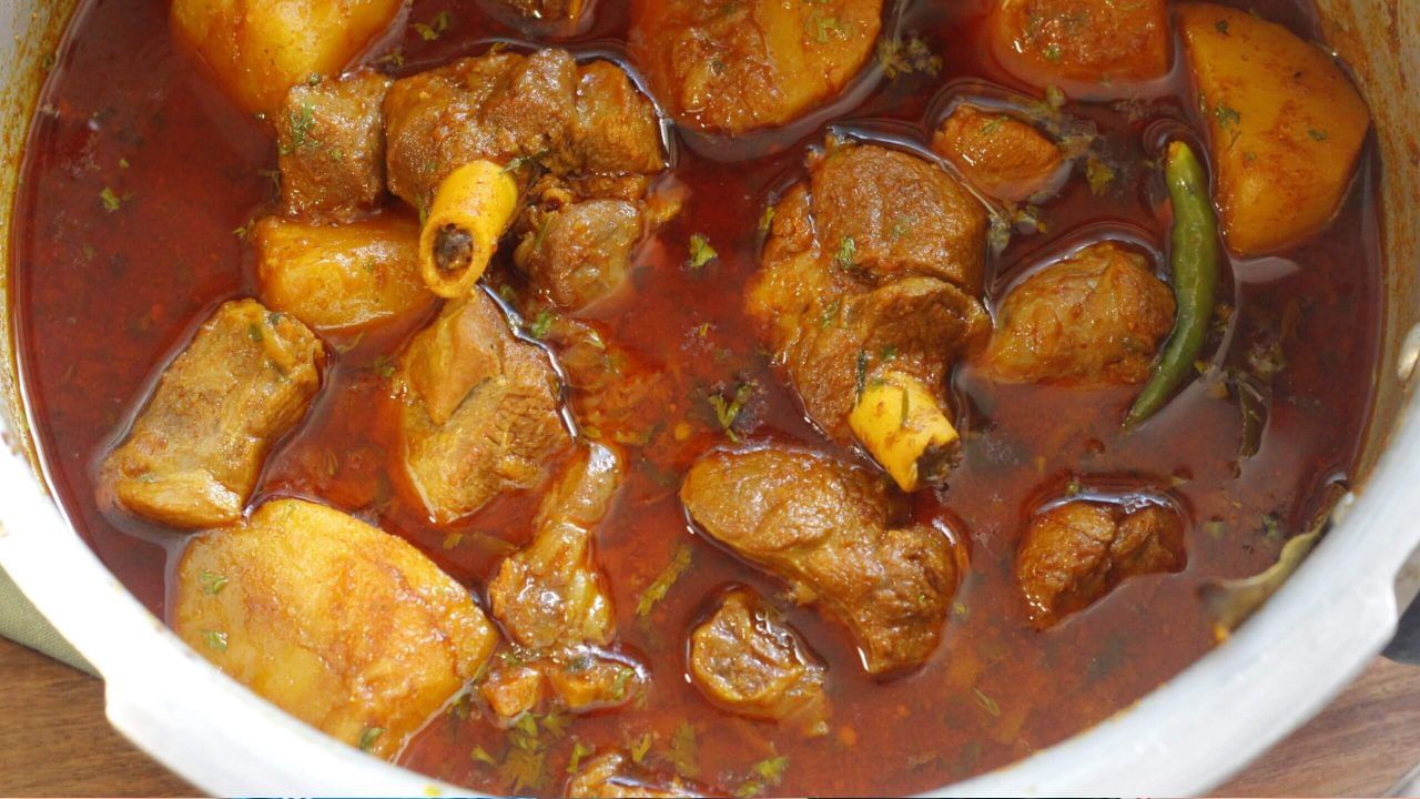 Mutton : വിലകൂടിയ ആട്ടിറച്ചി വാങ്ങിയതിന് ഭാര്യ ദേഷ്യപ്പെട്ടു; ആത്മഹത്യക്കൊരുങ്ങിയ യുവാവിനെ പിന്തിരിപ്പിച്ച് നാട്ടുകാർ Mutton : വിലകൂടിയ ആട്ടിറച്ചി വാങ്ങിയതിന് ഭാര്യ ദേഷ്യപ്പെട്ടു; ആത്മഹത്യക്കൊരുങ്ങിയ യുവാവിനെ പിന്തിരിപ്പിച്ച് നാട്ടുകാർ
