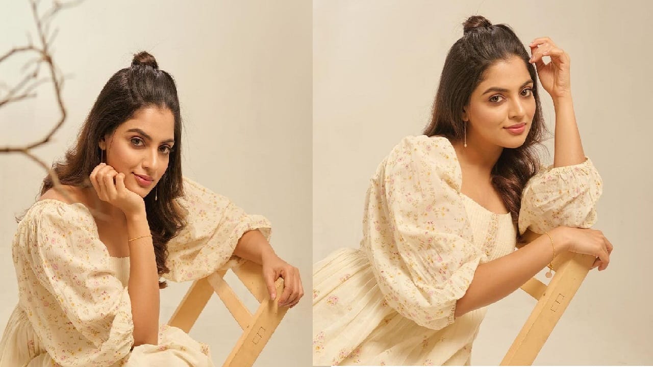 മലയാള സിനിമ ആസ്വാദകര്‍ക്ക് ഏറെ ഇഷ്ടമുള്ള നടിയാണ് നിഖില വിമല്‍. വ്യത്യസ്തമായ കഥാപാത്രങ്ങളിലൂടെയും തന്റെ നിലപാടുകള്‍ പരസ്യമായി പറഞ്ഞും നിഖില എന്നും ആരാധകരെ തന്നോടൊപ്പം ചേര്‍ത്തിട്ടുണ്ട്.
Instagram Image