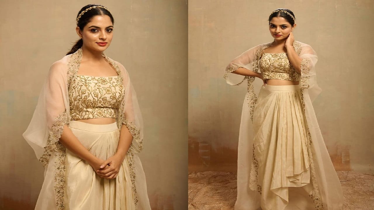 ഇപ്പോഴിതാ മുണ്ടക്കൈയില്‍ ഉണ്ടായ പ്രകൃതിദുരന്തത്തിന് സഹായങ്ങള്‍ എത്തിക്കുന്നതിനുള്ള ജോലികള്‍ ചെയ്യുന്ന നിഖിലയാണ് ചര്‍ച്ചയാകുന്നത്. ഡിവൈഎഫ്‌ഐയുടെ തളിപറമ്പ് കളക്ഷന്‍ സെന്ററിലാണ് നിഖില പ്രവര്‍ത്തിക്കുന്നത്. നിഖിലയുടെ ഈ പ്രവൃത്തിക്ക് കയ്യടിക്കുകയാണ് സോഷ്യല്‍ മീഡിയ.
Instagram Image