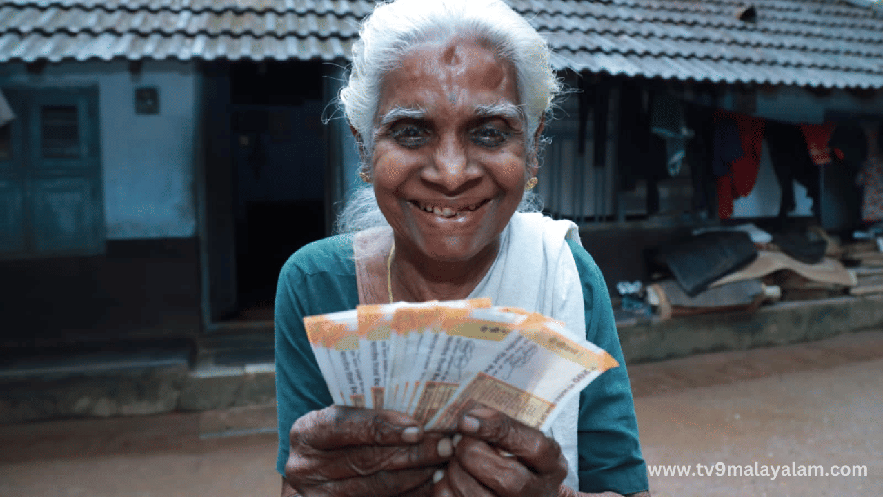 Welfare Pension: സംസ്ഥാനത്ത് ക്ഷേമ പെൻഷൻ വിതരണം ജൂലൈ 24 മുതൽ; 900 കോടി രൂപ അനുവദിച്ച് ധനവകുപ്പ്