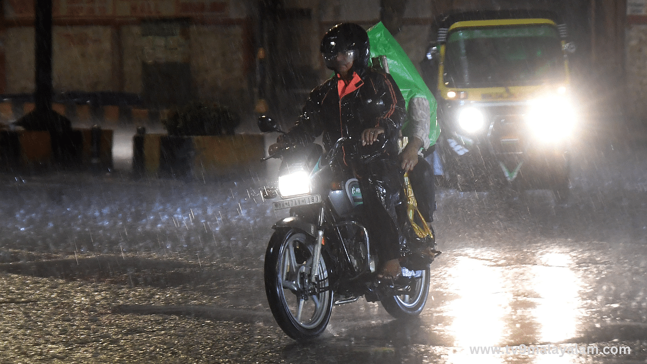 Kerala Rain Alerts : സംസ്ഥാനത്ത് വരുന്ന അഞ്ച് ദിവസം ഇടമിന്നലോടും കാറ്റോടും കൂടിയ മഴയ്ക്ക് സാധ്യത; ഇന്ന് എട്ട് ജില്ലകളിൽ യെല്ലോ അലർട്ട്