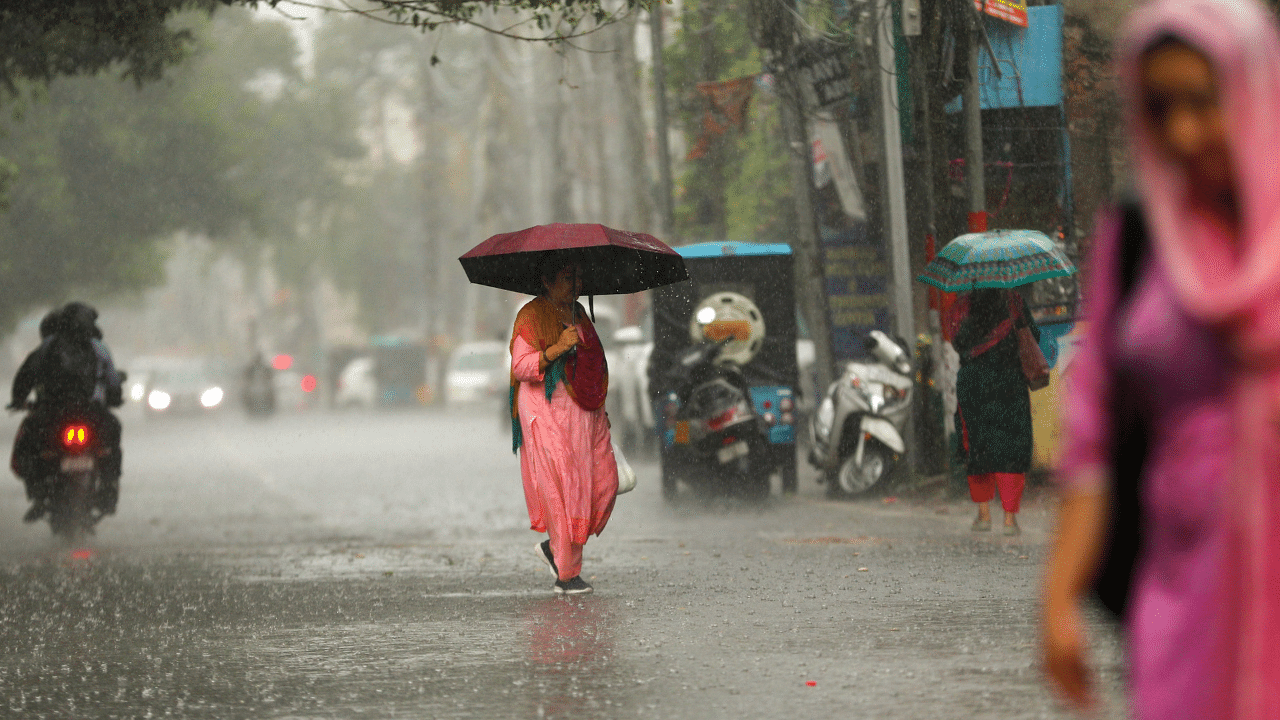 Kerala Rain Alert: സംസ്ഥാനത്ത് മഴ കനക്കും; 3 ജില്ലകളിൽ ഓറഞ്ച് അലർട്ട്, അഞ്ചിടങ്ങളിൽ യെല്ലോ അലർട്ട്