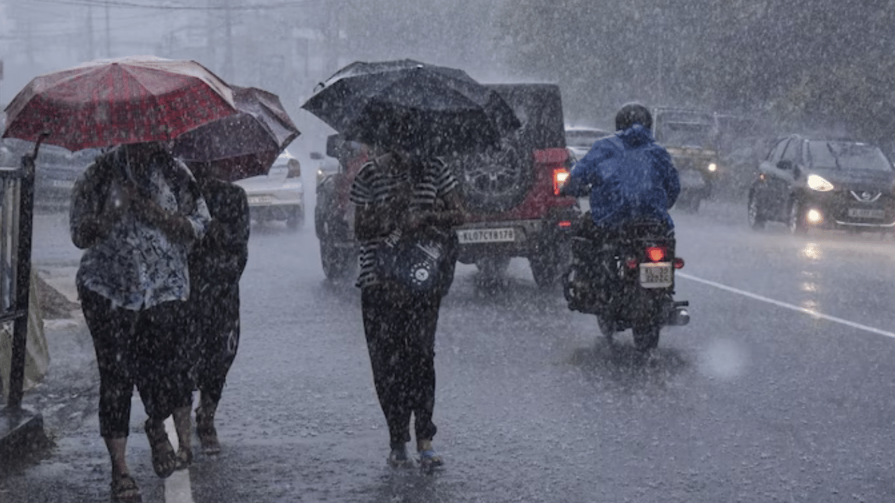 Kerala Rain Alert: മഴയും കാറ്റും ശക്തം; പെരിയാറിൽ ജലനിരപ്പുയരുന്നു, കൊച്ചിയിലെ ഇക്കോ ടൂറിസം കേന്ദ്രങ്ങൾ അടച്ചു