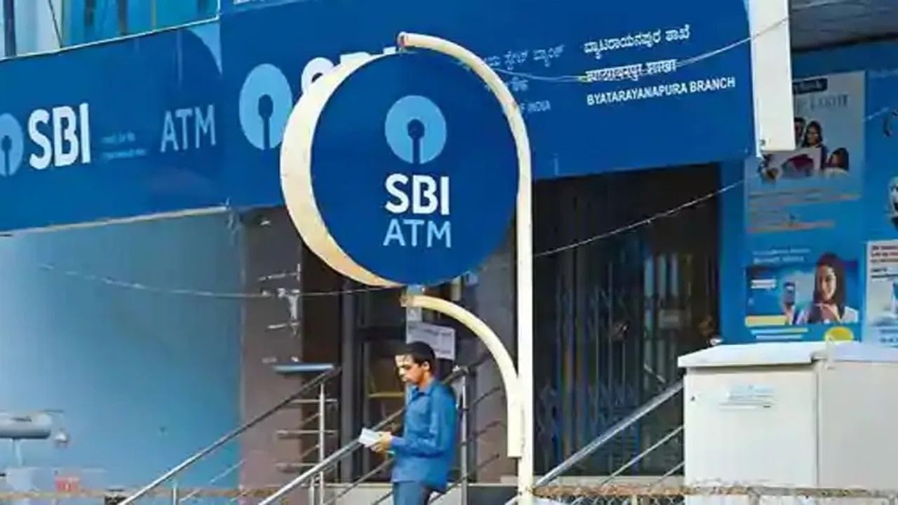 SBI FD Scheme: സ്ഥിരനിക്ഷേപത്തിന് ഇനി വമ്പന് പലിശ; അമൃത് വൃഷ്ടി പദ്ധതിയുമായി എസ്ബിഐ SBI FD Scheme: സ്ഥിരനിക്ഷേപത്തിന് ഇനി വമ്പന് പലിശ; അമൃത് വൃഷ്ടി പദ്ധതിയുമായി എസ്ബിഐ