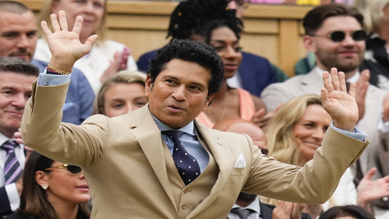 സച്ചിന്‍ ടെന്‍ഡുല്‍ക്കര്‍- കഴിഞ്ഞ തലമുറയില്‍ സ്വകാര്യ വിമാനം സ്വന്തമാക്കിയ ആദ്യ താരമാണ് സച്ചിന്‍ ടെന്‍ഡുല്‍ക്കര്‍.
PTI Image