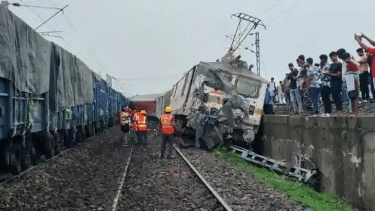 Howrah Mumbai Express Derail: ഹൗറ-സിഎസ്എംടി എക്‌സ്പ്രസ് പാളംതെറ്റി; രണ്ടുമരണം, നിരവധിപേർക്ക് പരിക്ക്