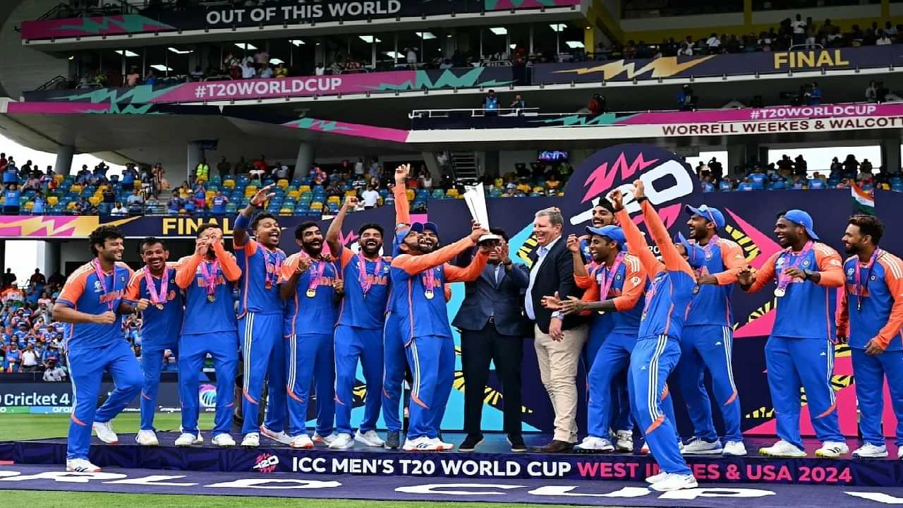 Team India: വിജയകിരീടവുമായി ഇന്ത്യന്‍ ടീം തിരിച്ചെത്തി; വൈകീട്ട് റോഡ് ഷോ