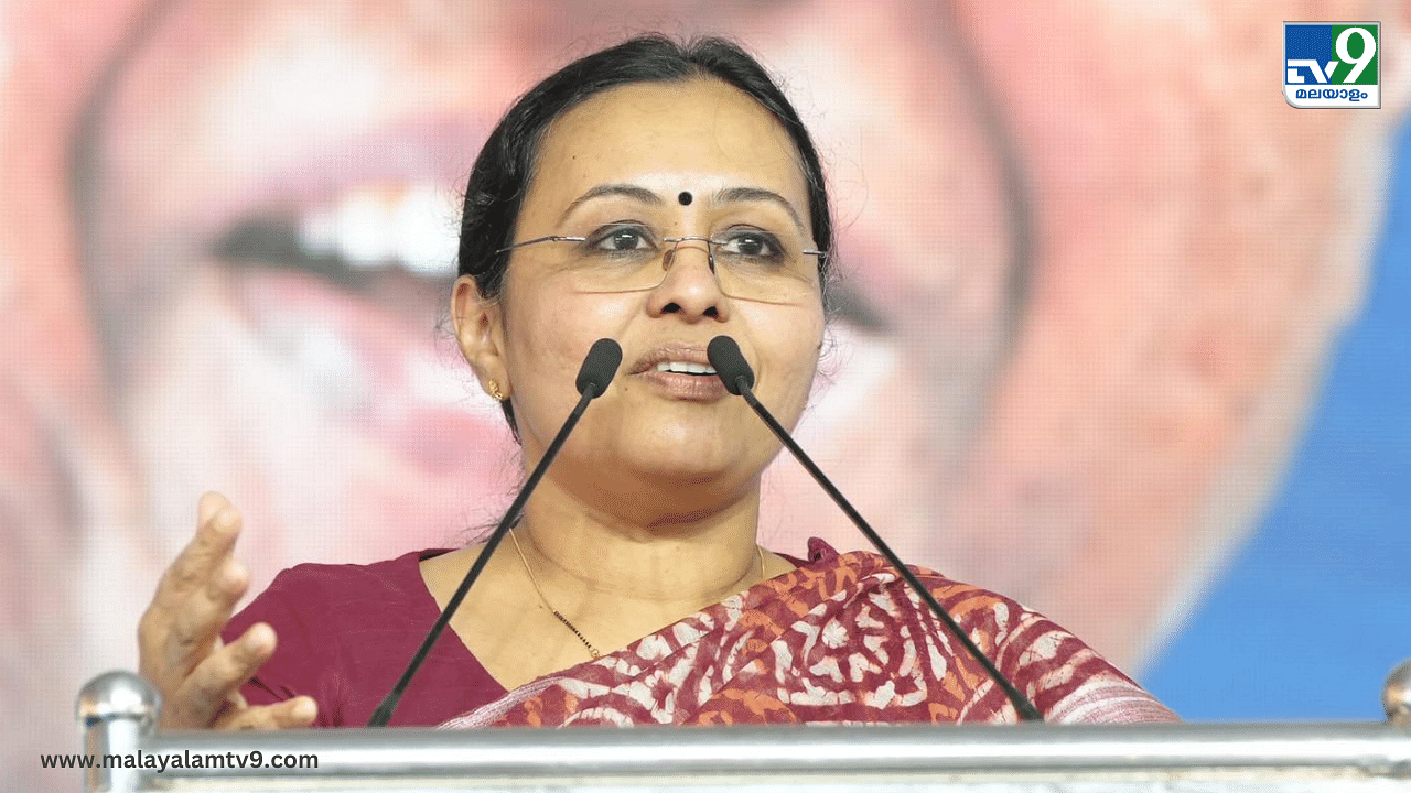 Veena George: വയനാട്ടിലേക്ക് പോയ ആരോഗ്യമന്ത്രി വീണാ ജോർജ്ജിൻ്റെ വാഹനം അപകടത്തിൽപ്പെട്ടു Veena George: വയനാട്ടിലേക്ക് പോയ ആരോഗ്യമന്ത്രി വീണാ ജോർജ്ജിൻ്റെ വാഹനം അപകടത്തിൽപ്പെട്ടു