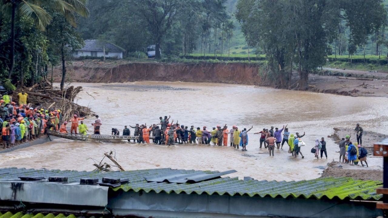 Wayanad Landslide: വയനാട് വഴിയുള്ള മൈസൂര് യാത്ര വേണ്ട; പുതിയ റോഡ് നിര്ദേശിച്ച് അധികൃതര് Wayanad Landslide: വയനാട് വഴിയുള്ള മൈസൂര് യാത്ര വേണ്ട; പുതിയ റോഡ് നിര്ദേശിച്ച് അധികൃതര്