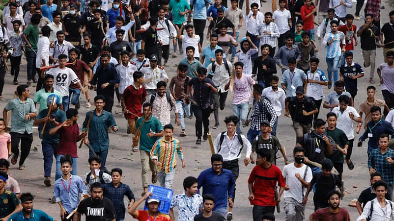 Bangladesh Students Protest :  അവർ 17 ദിവസമായി തെരുവിലാണ്... ബം​ഗ്ലാദേശിൽ വിദ്യാർത്ഥികൾ പ്രതിഷേധിക്കാൻ കാരണമെന്ത്?