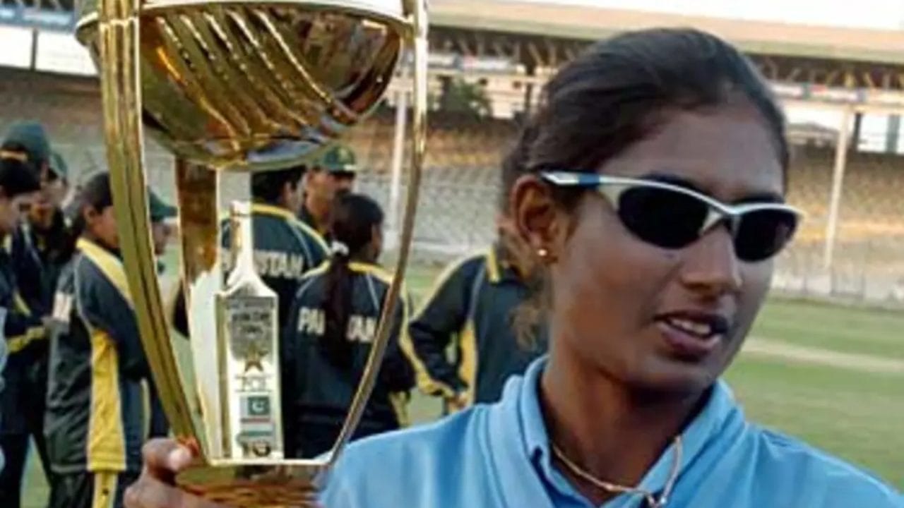 2004ൽ ആരംഭിച്ച് 2008 വരെ ഏകദിന രൂപത്തിലാണ് ഏഷ്യാ കപ്പ് നടത്തിയിരുന്നത്. 2012 മുതൽ ഇത് ടി20 ആക്കി. ഏകദിന ഏഷ്യാ കപ്പിലെ എല്ലാ എഡിഷനിലും വിജയിച്ച് തകർക്കാനാവാത്ത റെക്കോർഡിടാനും ടീം ഇന്ത്യക്ക് സാധിച്ചിട്ടുണ്ട്. 2004ൽ നടത്തിയ ആദ്യ ഏഷ്യാ കപ്പിൽ ഇന്ത്യയും ശ്രീലങ്കയും മാത്രമാണ് മത്സരിച്ചത്, 2005ൽ പാകിസ്താൻ കൂടി എത്തി. 2008ൽ ബംഗ്ലാദേശും ഏഷ്യാ കപ്പിൻ്റെ ഭാഗമായി.