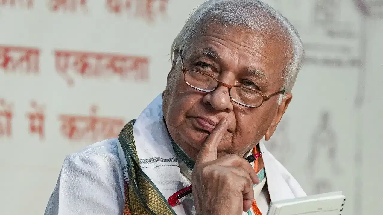Governor Arif Mohammad Khan: ഒപ്പിടരുത് എന്ന് പ്രതിപക്ഷം... ബില്ലിൽ ഒപ്പിട്ട് ഗവർണർ; ഇനി എല്ലാ തദ്ദേശ സ്ഥാപനങ്ങളിലും ഒരു വാര്ഡ് വീതം കൂടും Governor Arif Mohammad Khan: ഒപ്പിടരുത് എന്ന് പ്രതിപക്ഷം... ബില്ലിൽ ഒപ്പിട്ട് ഗവർണർ; ഇനി എല്ലാ തദ്ദേശ സ്ഥാപനങ്ങളിലും ഒരു വാര്ഡ് വീതം കൂടും